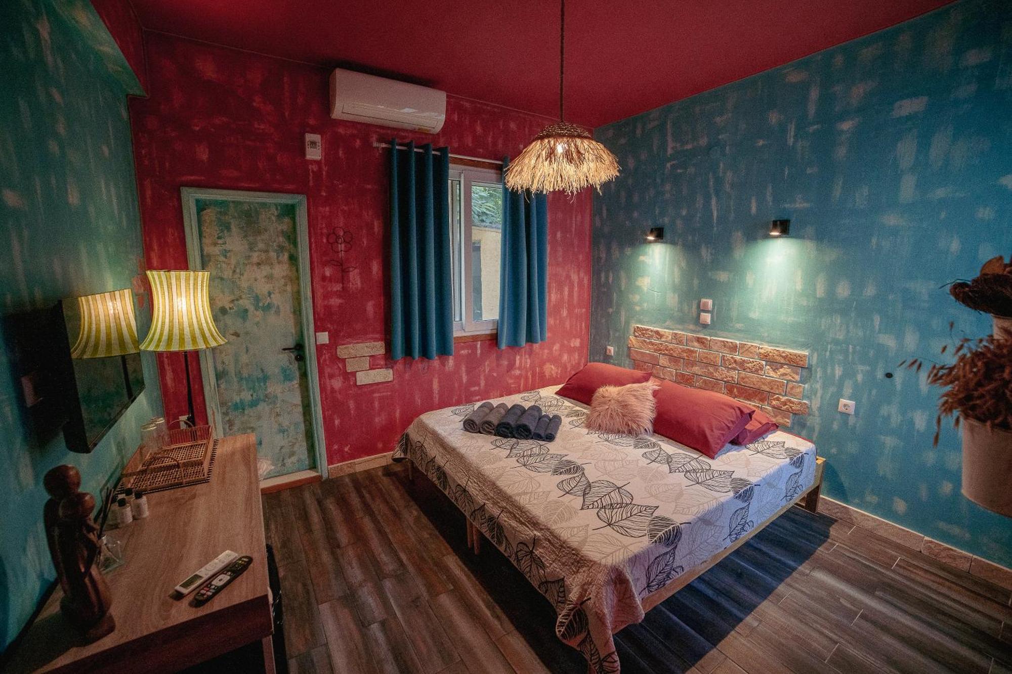 Antares Boutique Guesthouse Perama  Eksteriør bilde